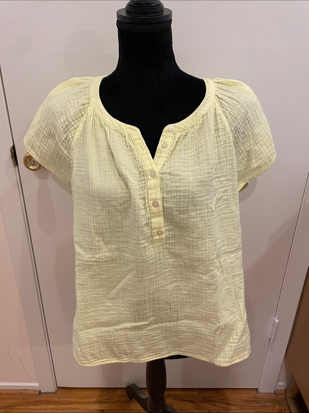 Gap yellow short sleeve top size xl